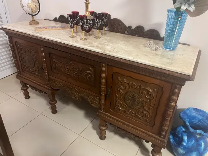 Conjunto Antigo de Sala de Jantar - Madeira Maciça Entalhada