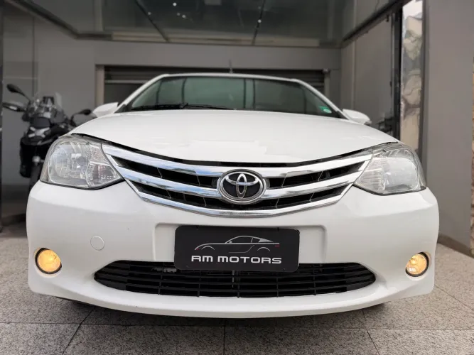 Toyota Etios XLS Sedan 1.5 Flex 16V 4P Mec. 2015 COURO RODAS PNEUS MULTD.