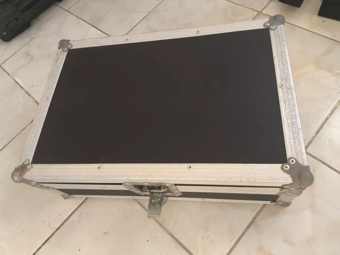 CASE disponível para venda 