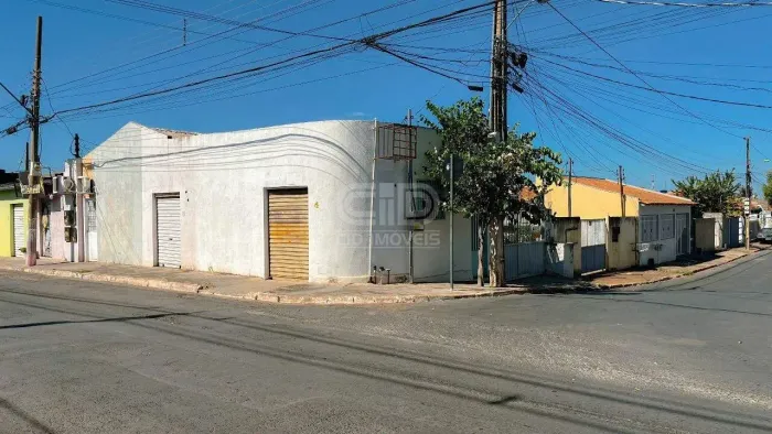 Casa Comercial á Venda no bairro CPA IV