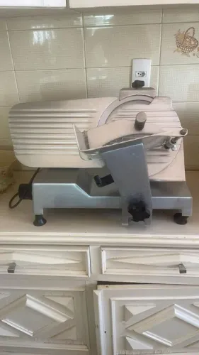 Máquina de Cortar Frios Industrial
