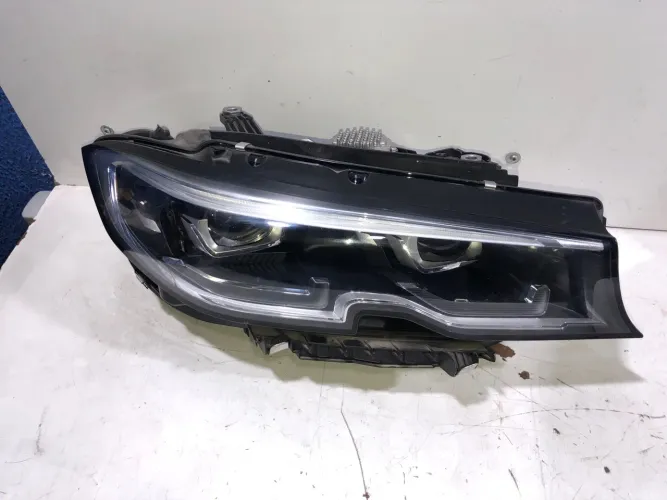 Farol direito LED BMW 320i G20