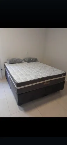 Colchão ortopédico com a base casal