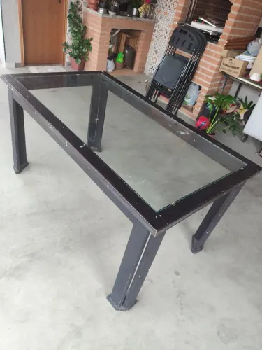 Mesa de madeira tampo de vidro 1.60x0,80 com 4cadeiras