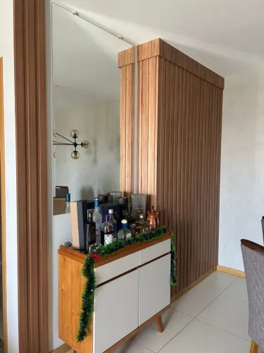 Bar/Buffet com suporte espelhado