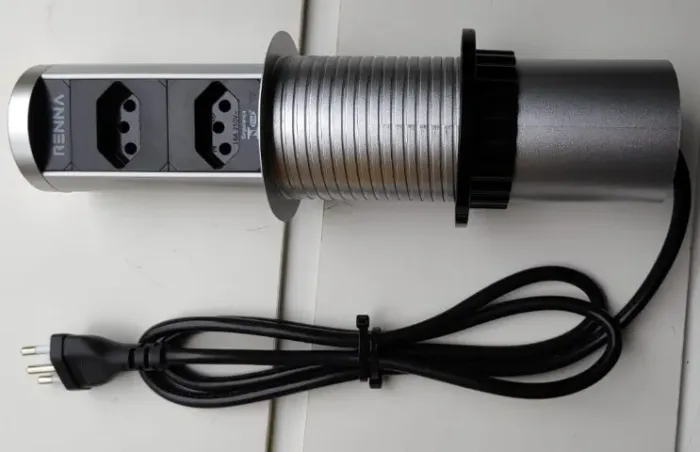 Torre 2 Tomadas De Embutir Subida Automática Cor Prateado Renna