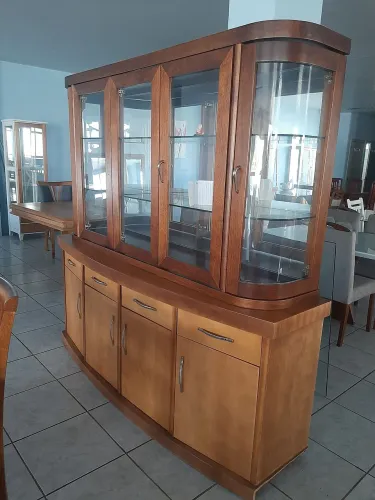 Balcão com cristaleira