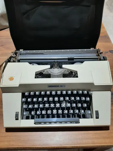 Antiguidade - Máquina de escrever