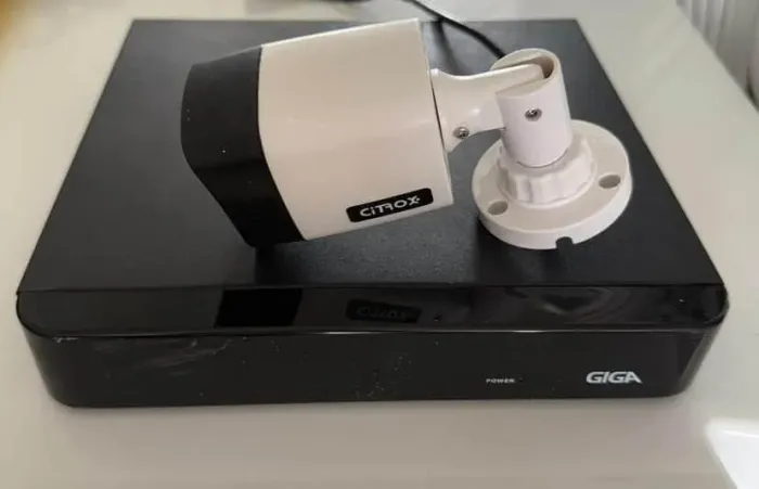 Dvr com 16 canais acompanhado de 16 Câmeras 