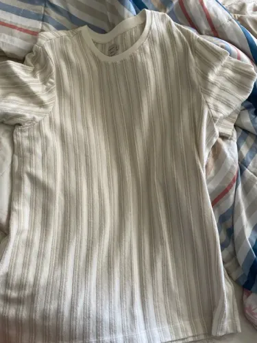 Camiseta listrada branca e bege