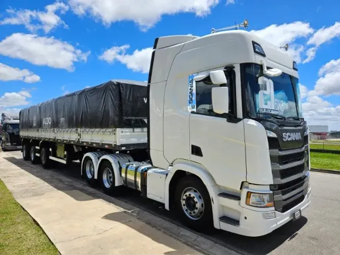 Scania R450 6x2 Highline Ano 21 Teto Alto Aut + Graneleira Facchini Vanderleia 14mts