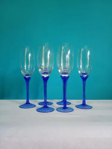 Jogo de taças flutê para espumante em cristal translúcido e azul
