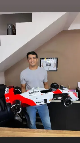 Réplica McLaren mp4/4 Ayrton Senna - 1 metro de comprimento 