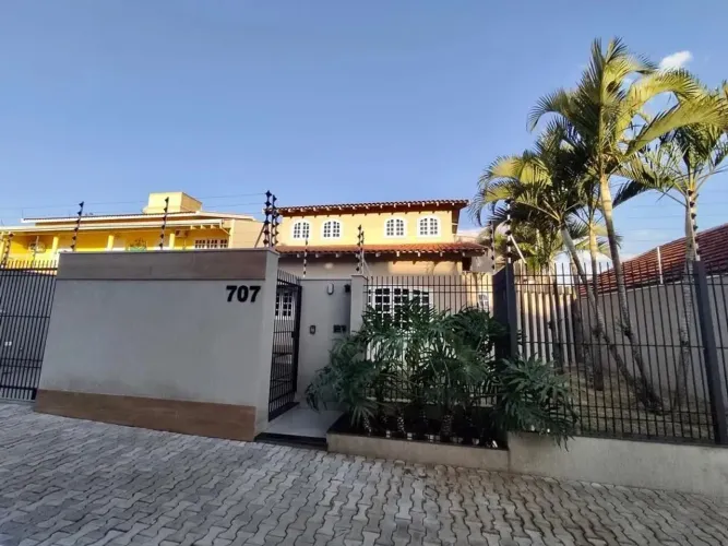 Casa de alto padrão com piscina aquecida e sauna no Centro de Arapongas