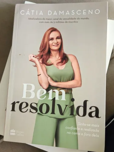 Livro 'Bem Resolvida' - Cátia Damasceno