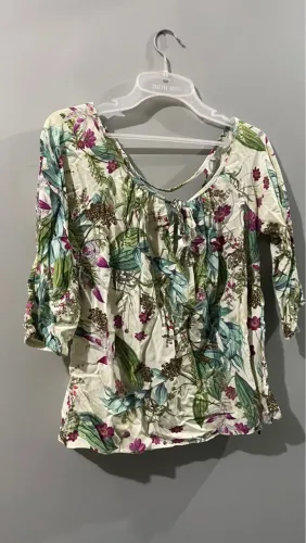 Blusa estampada floral lado avesso com manga 3/4