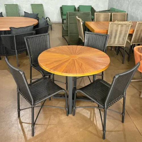 JOGO DE MESA REDONDA PARA AREÁ EXTERNA E INTERNA COM 04 CADEIRAS MARINGÁ 