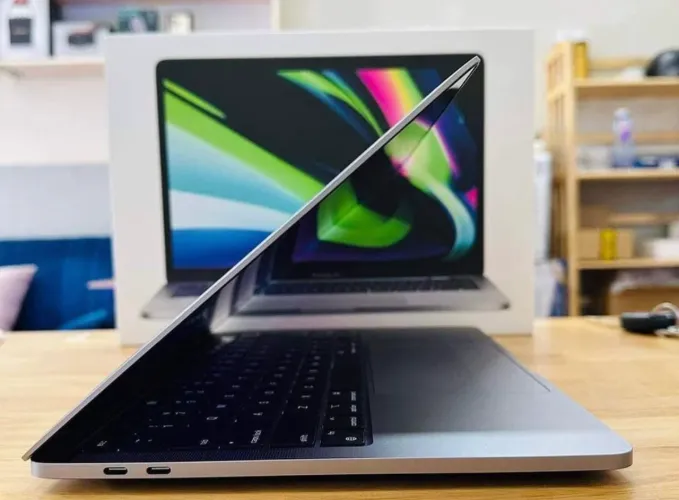 Promoção MacBook Pro M1 13.3 8GB/ 256SSD