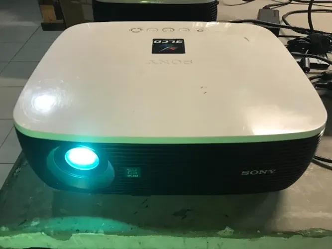 Projetor Sony VPL-ES3 VGA de 2000 Lumens - Funcionando