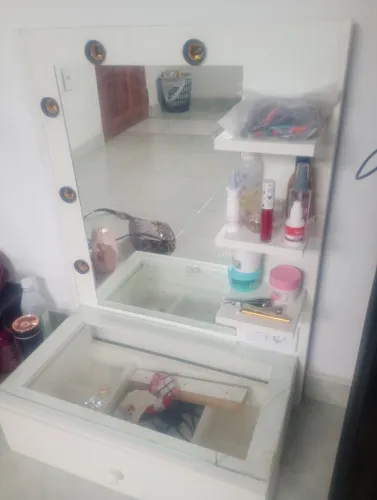 Penteadeira de parede MDF ($200)