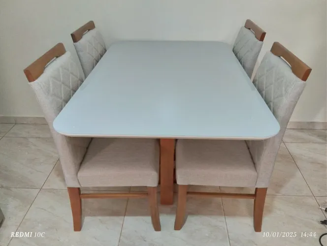Mesa resistente madeira