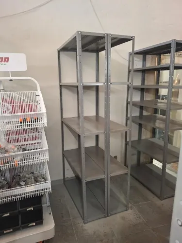 Prateleiras de Aço Reforçadas para Estoque