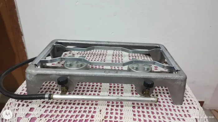 Vendo fogão semi industrial com caixa proteção