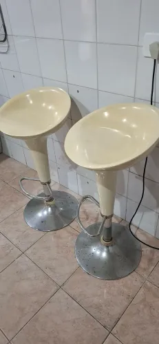 BANQUETA GIRATÓRIA com Regulagem de altura 