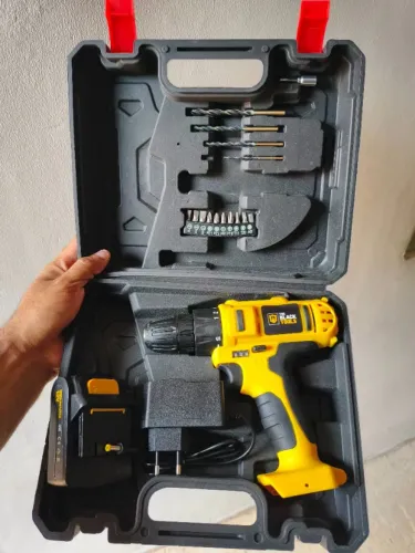 Parafusadeira/Furadeira à Bateria 12V