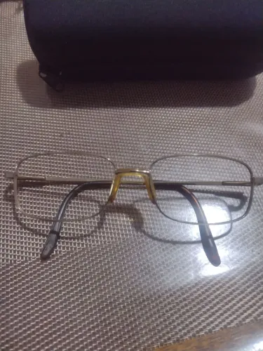 Armação de óculos ?