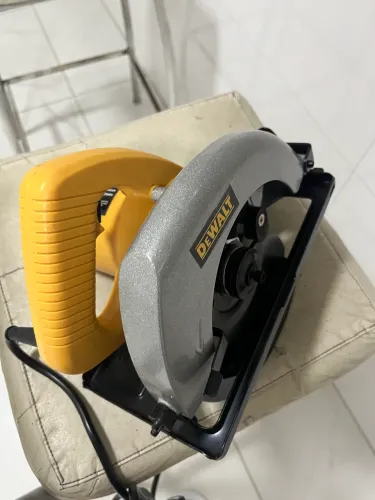 Serra circular Dewalt 1800w profissional 