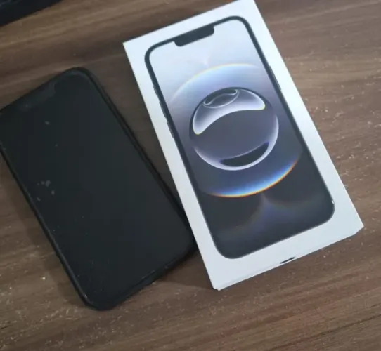 iPhone 16e Usado - Bateria 100%, com capinha e película 