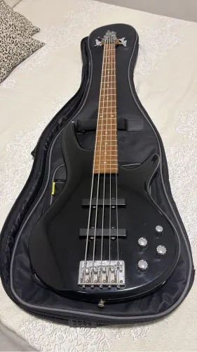 Contra baixo IBANEZ 5 cordas