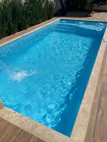 Piscina de fibra 8.30 x 3.30 x 1.40