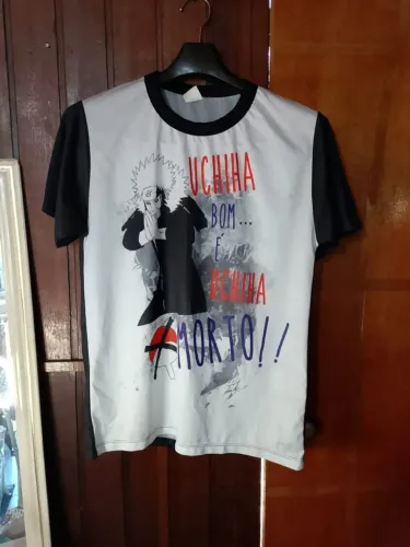 Camiseta desenho uchiha