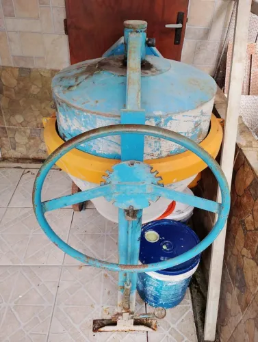 Betoneira Becker 135L