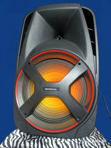 Caixa Amplificada Mondial CM-650-N 650W Bluetooth MIC Guitar. <br>Vendo ou troco por TV
