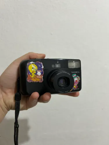 Câmera analógica yashica zoom