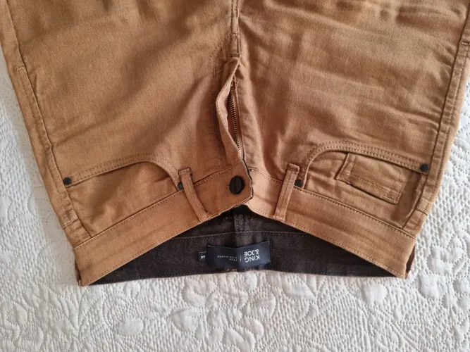 Calça na cor marrom king joe