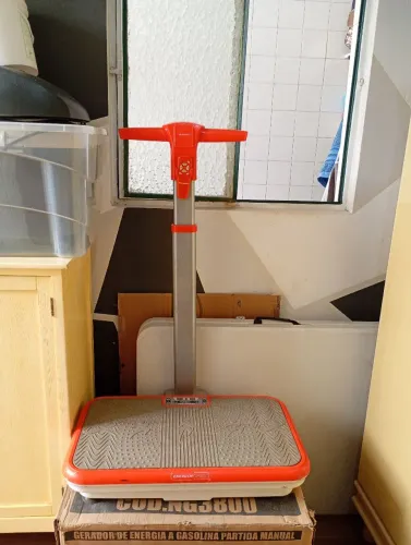 Vendo plataforma vibratória com controle remoto