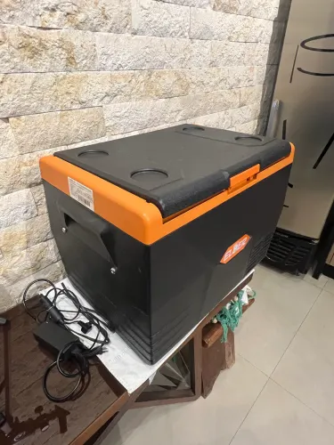 Geladeira -freezer- cervejeira portátil de 65L. Elber