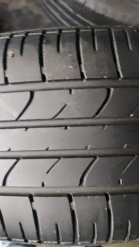 01 pneu aro 15  Bridgestone 195/55/15 zerado para gol uno new fiesta 