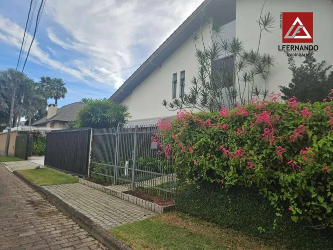 Casa de alto padrão com 4 dormitórios, sendo 1 suíte à venda, 300 m² por R$ 3.500.000 - It
