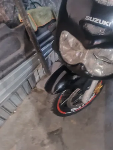 Vendo uma moto GSX 750F
