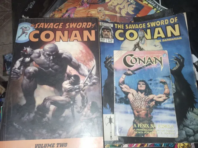 Lote de 02 hqs do Conan em ingles e 01 livro