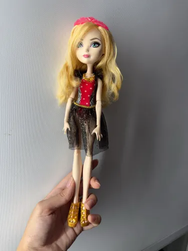 Apple White da linha Praia Encantada (Mirror Beach) da coleção Ever After High