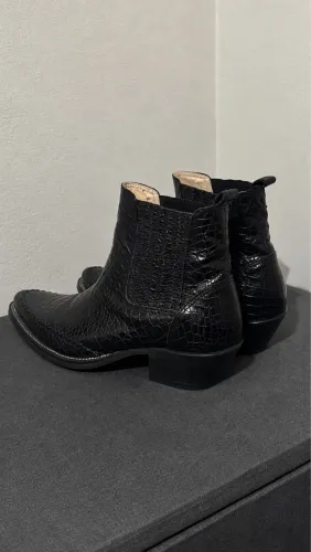 Bota de Couro Argentino Legítimo e solado de madeira