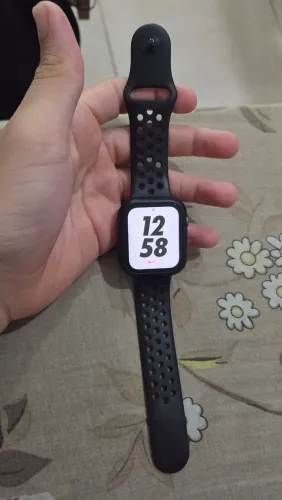 Apple Watch Series 5 (GPS) de 44 mm.