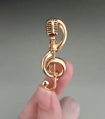 Broche Microfone Dourado (novo)