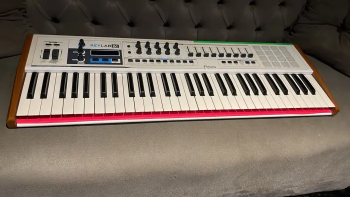 Controlador ARTURIA KEYLAB 61 série exclusiva madeirado